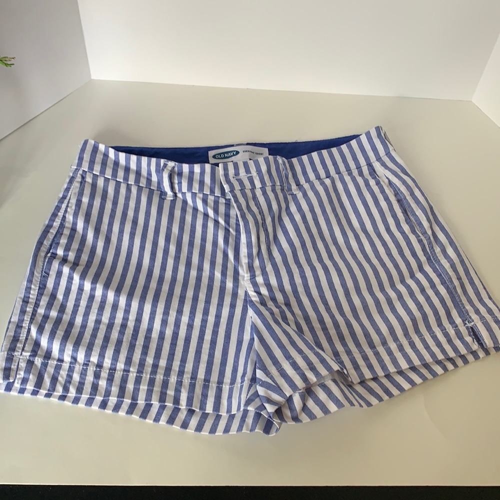 Old Navy, Everyday Short, Size 6